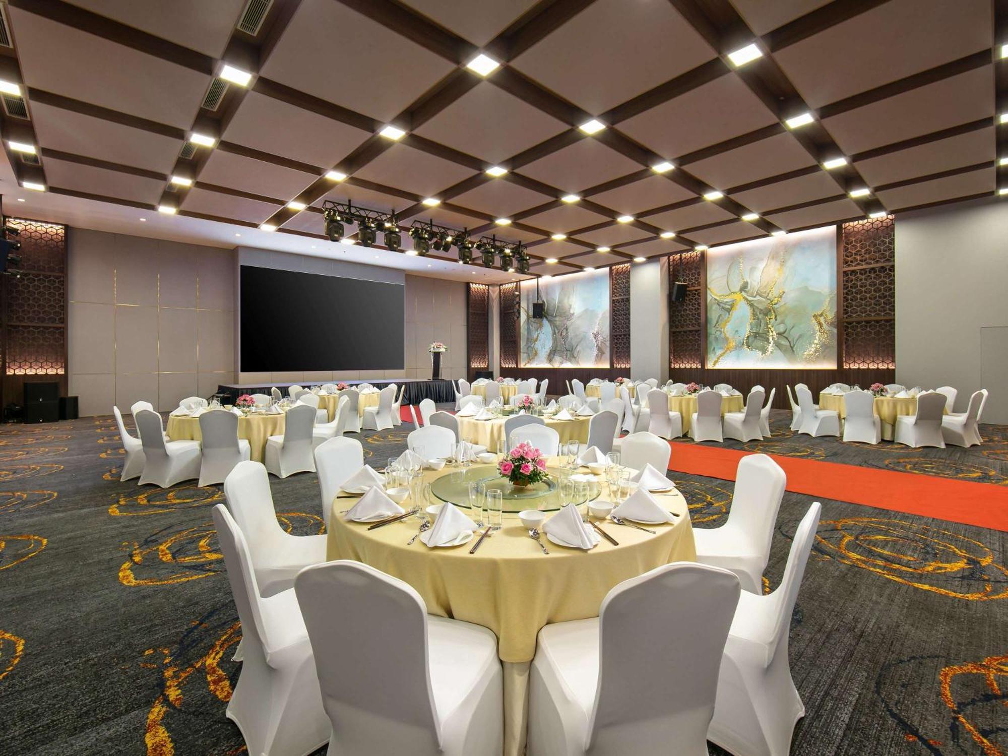 Moevenpick Living West Ханой Екстериор снимка